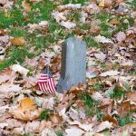 Une petite tombe dans l'ancien cimetière de Boston