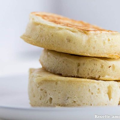 Des crumpets empilés